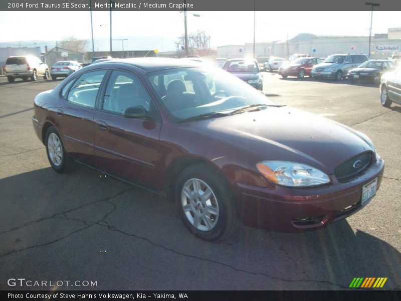Merlot Metallic / Medium Graphite 2004 Ford Taurus SE Sedan