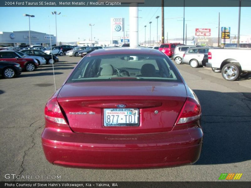 Merlot Metallic / Medium Graphite 2004 Ford Taurus SE Sedan