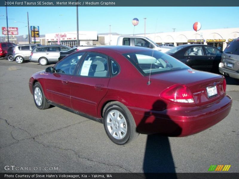 Merlot Metallic / Medium Graphite 2004 Ford Taurus SE Sedan