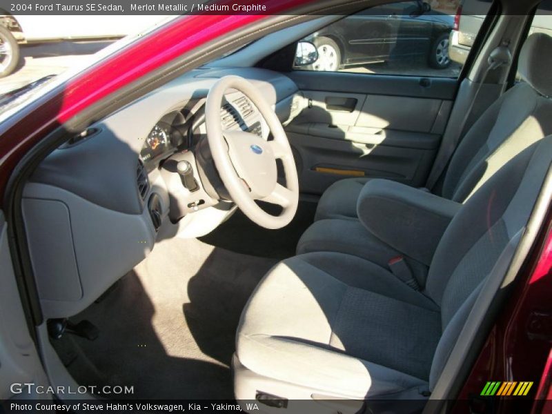 Merlot Metallic / Medium Graphite 2004 Ford Taurus SE Sedan