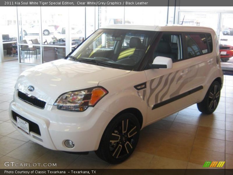 Front 3/4 View of 2011 Soul White Tiger Special Edition