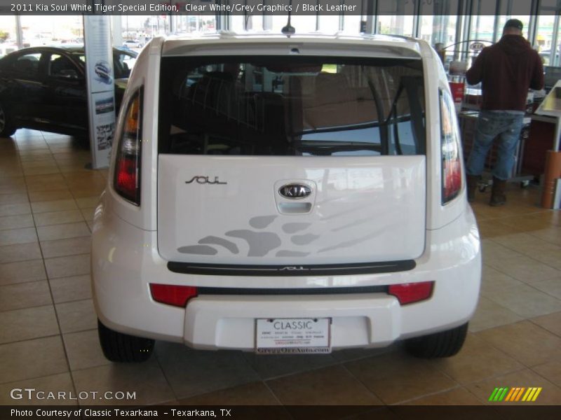 Clear White/Grey Graphics / Black Leather 2011 Kia Soul White Tiger Special Edition
