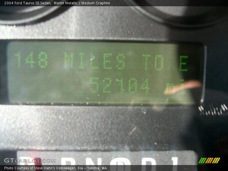 Merlot Metallic / Medium Graphite 2004 Ford Taurus SE Sedan