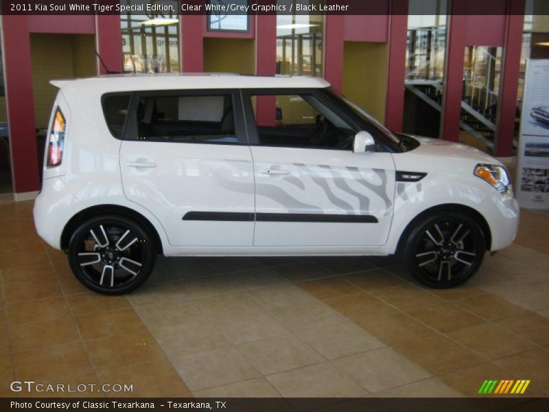 Clear White/Grey Graphics / Black Leather 2011 Kia Soul White Tiger Special Edition