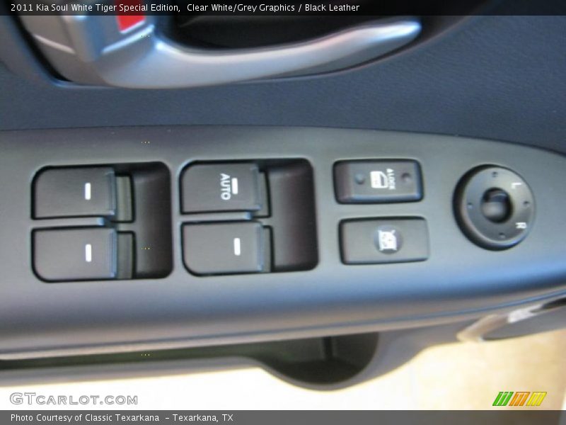 Clear White/Grey Graphics / Black Leather 2011 Kia Soul White Tiger Special Edition
