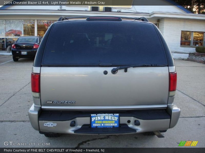 Light Pewter Metallic / Medium Gray 2004 Chevrolet Blazer LS 4x4