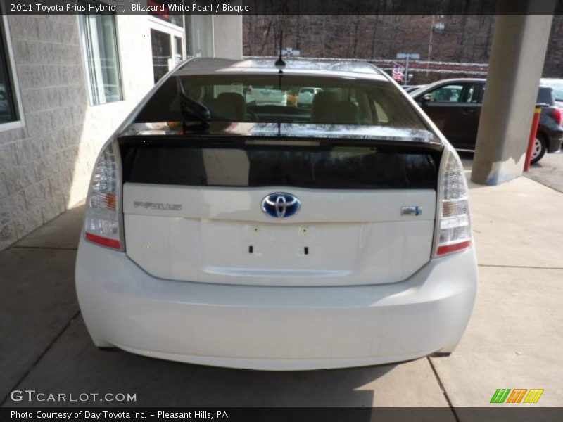 Blizzard White Pearl / Bisque 2011 Toyota Prius Hybrid II