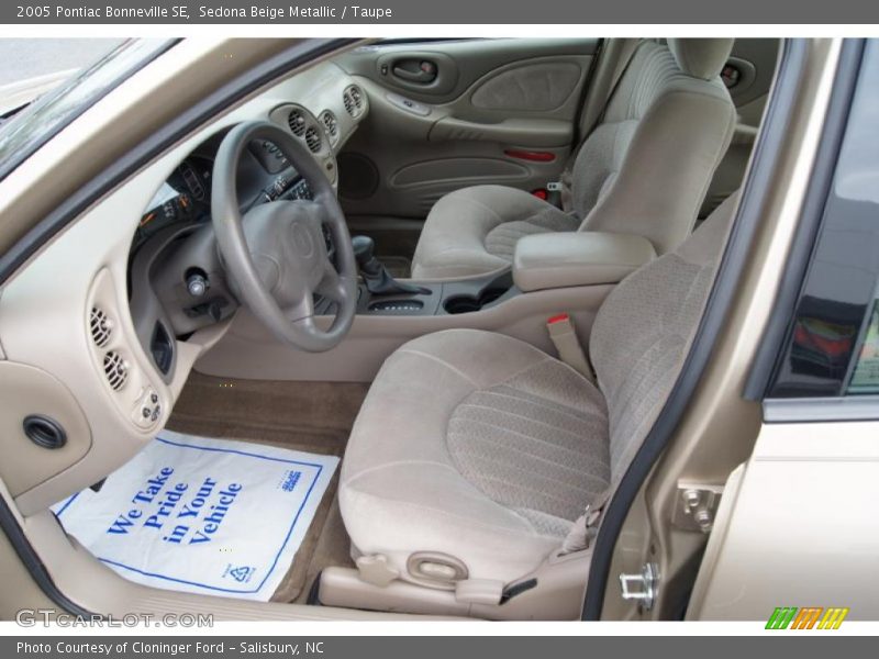  2005 Bonneville SE Taupe Interior