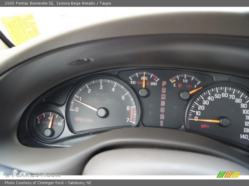 Sedona Beige Metallic / Taupe 2005 Pontiac Bonneville SE