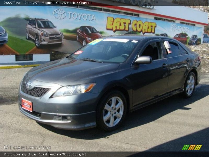 Magnetic Gray Metallic / Charcoal 2009 Toyota Camry SE