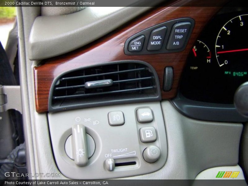Controls of 2000 DeVille DTS