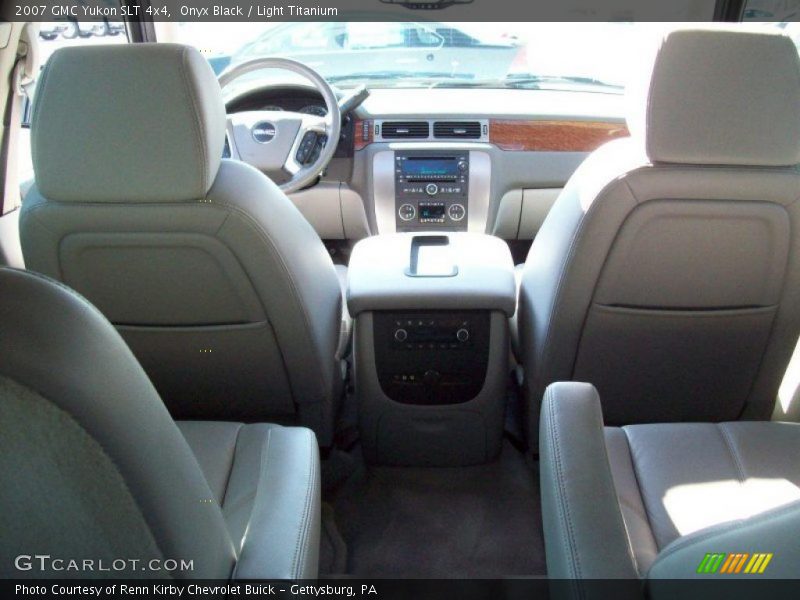 Onyx Black / Light Titanium 2007 GMC Yukon SLT 4x4