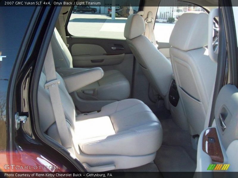 Onyx Black / Light Titanium 2007 GMC Yukon SLT 4x4