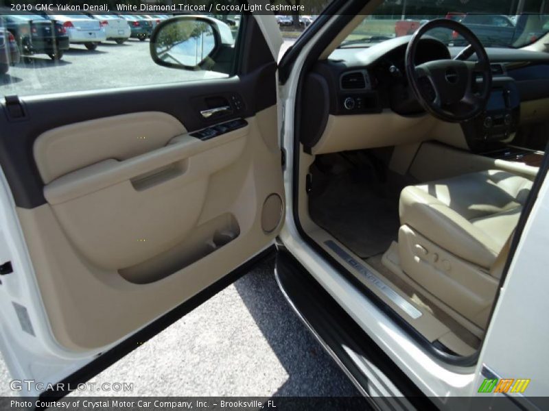  2010 Yukon Denali Cocoa/Light Cashmere Interior