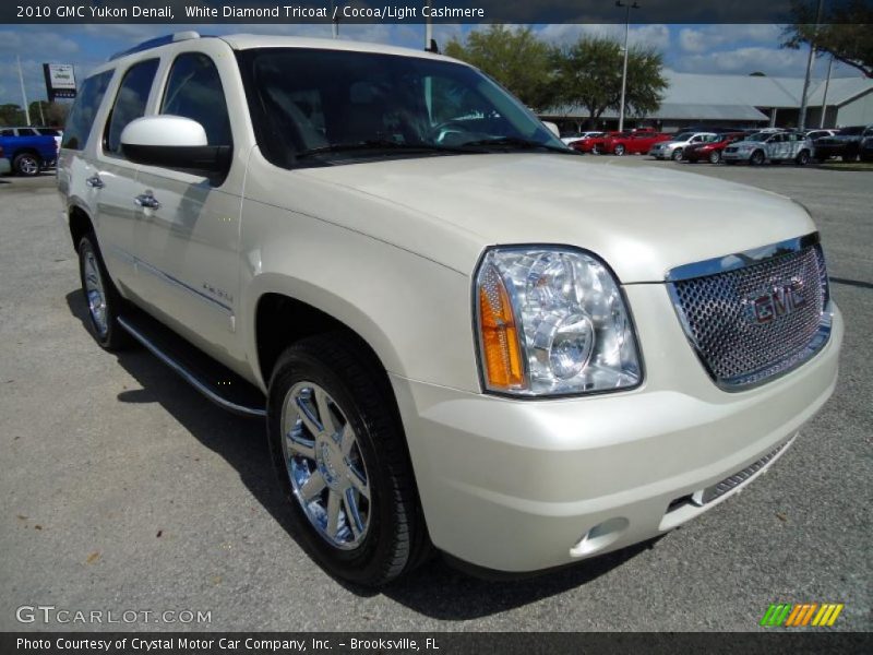 Front 3/4 View of 2010 Yukon Denali