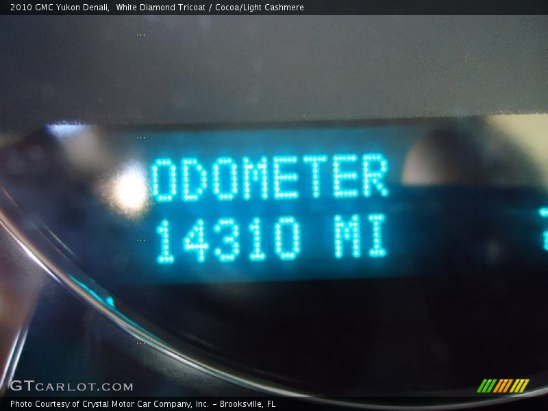 White Diamond Tricoat / Cocoa/Light Cashmere 2010 GMC Yukon Denali