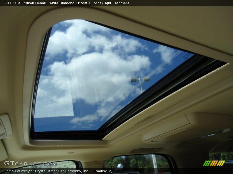 Sunroof of 2010 Yukon Denali