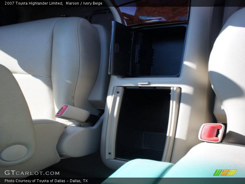 Maroon / Ivory Beige 2007 Toyota Highlander Limited