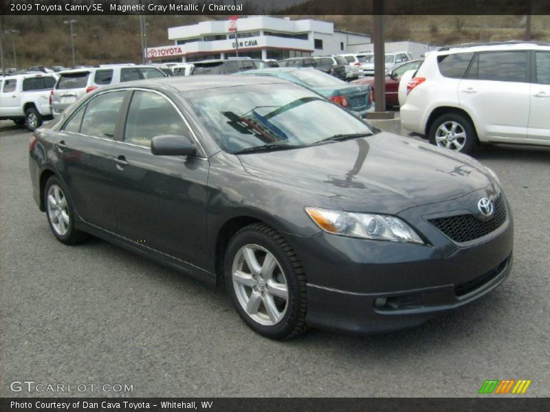 Front 3/4 View of 2009 Camry SE