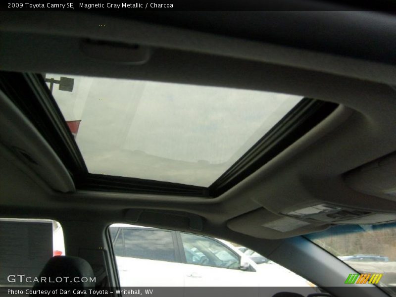 Sunroof of 2009 Camry SE