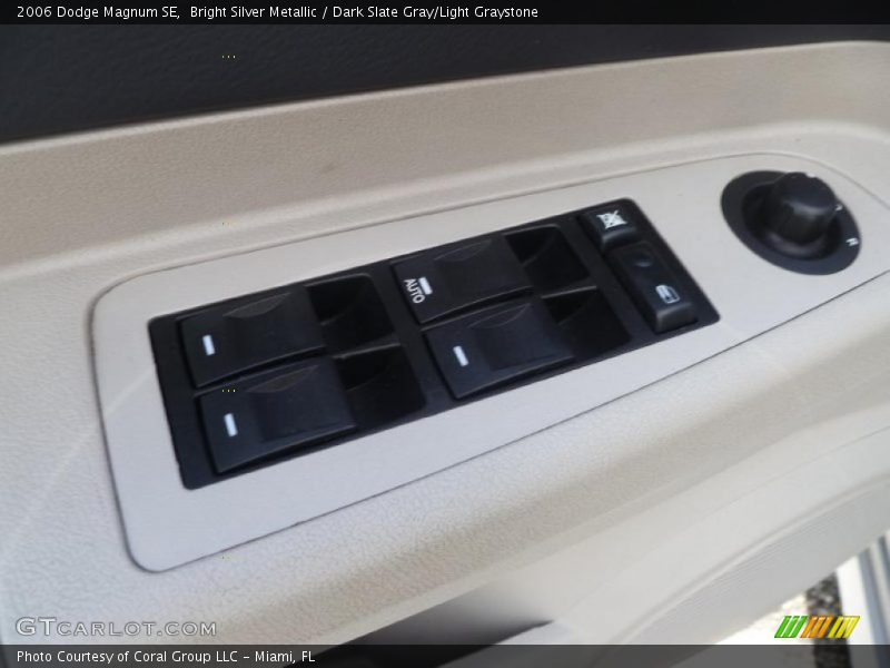 Bright Silver Metallic / Dark Slate Gray/Light Graystone 2006 Dodge Magnum SE