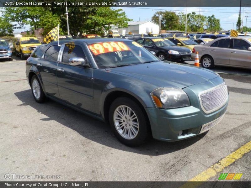 Magnesium Pearl / Dark Slate Gray/Light Graystone 2005 Dodge Magnum SE
