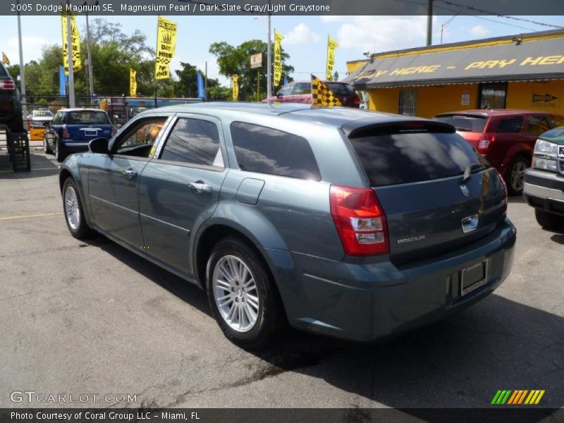 Magnesium Pearl / Dark Slate Gray/Light Graystone 2005 Dodge Magnum SE