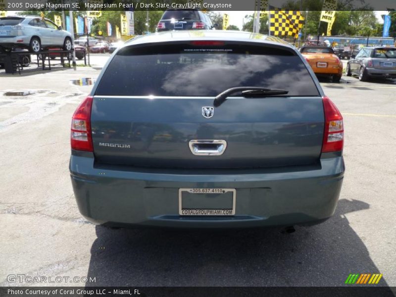 Magnesium Pearl / Dark Slate Gray/Light Graystone 2005 Dodge Magnum SE