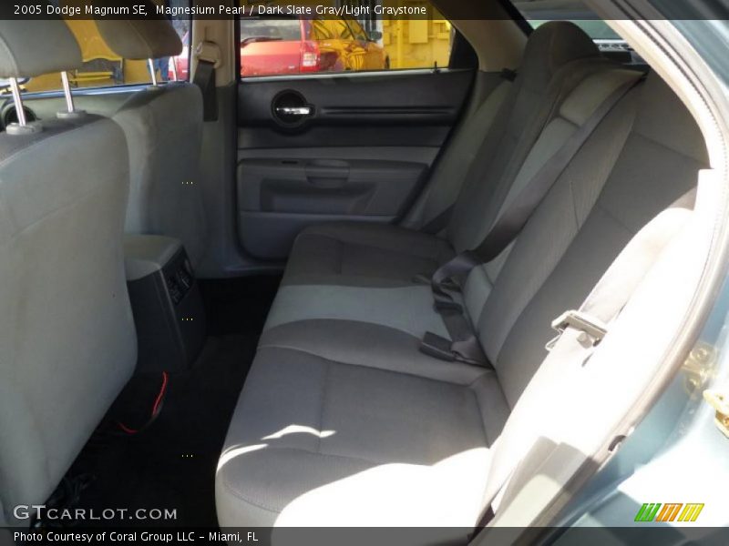 Magnesium Pearl / Dark Slate Gray/Light Graystone 2005 Dodge Magnum SE