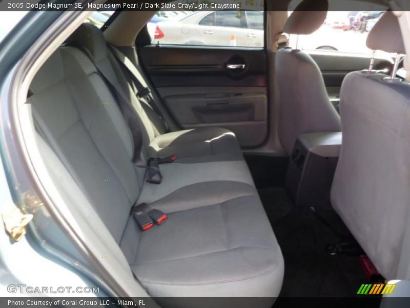 Magnesium Pearl / Dark Slate Gray/Light Graystone 2005 Dodge Magnum SE