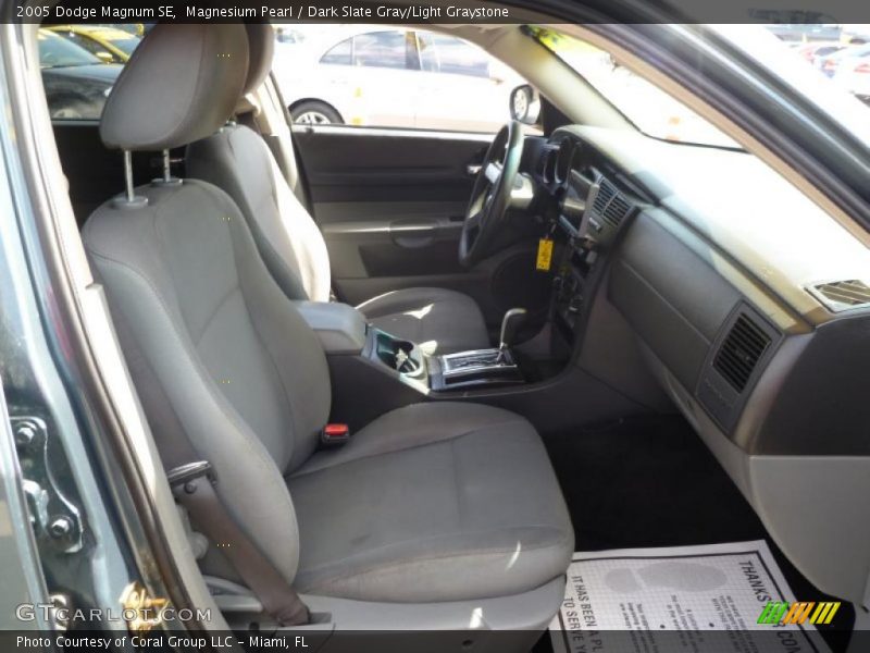 Magnesium Pearl / Dark Slate Gray/Light Graystone 2005 Dodge Magnum SE