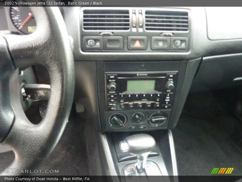 Baltic Green / Black 2002 Volkswagen Jetta GLS Sedan