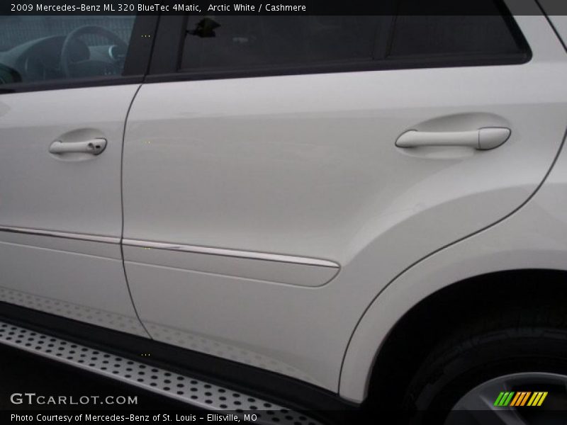 Arctic White / Cashmere 2009 Mercedes-Benz ML 320 BlueTec 4Matic