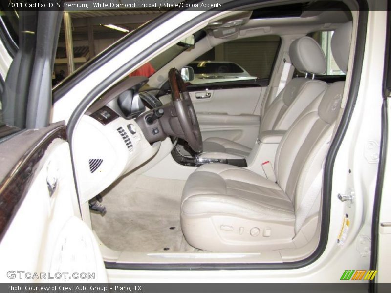 White Diamond Tricoat / Shale/Cocoa Accents 2011 Cadillac DTS Premium