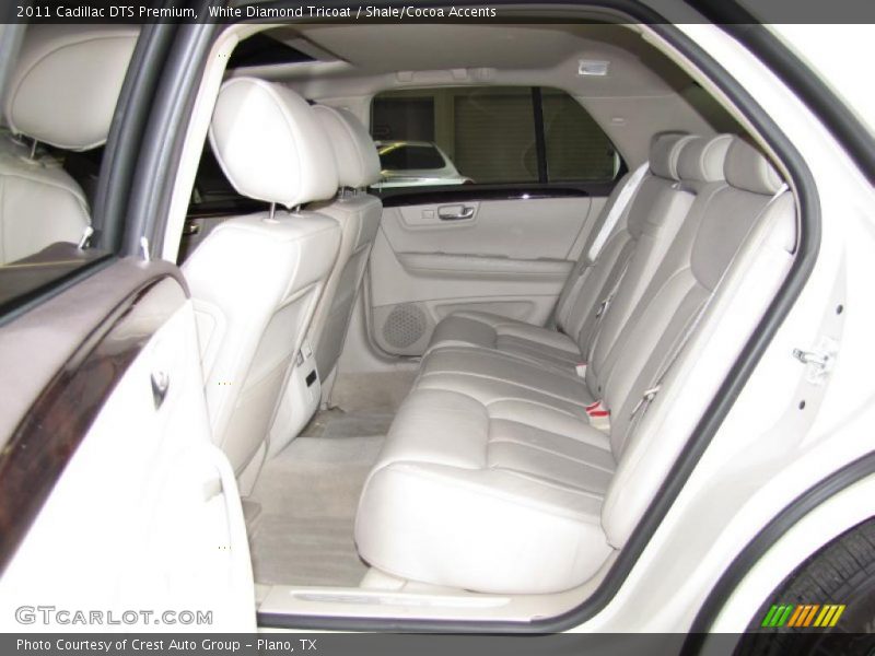 White Diamond Tricoat / Shale/Cocoa Accents 2011 Cadillac DTS Premium