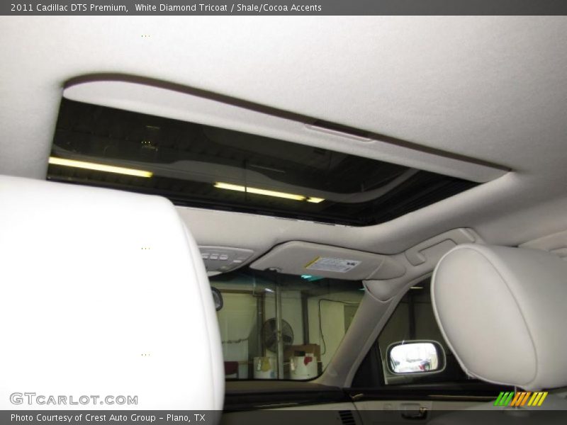 White Diamond Tricoat / Shale/Cocoa Accents 2011 Cadillac DTS Premium