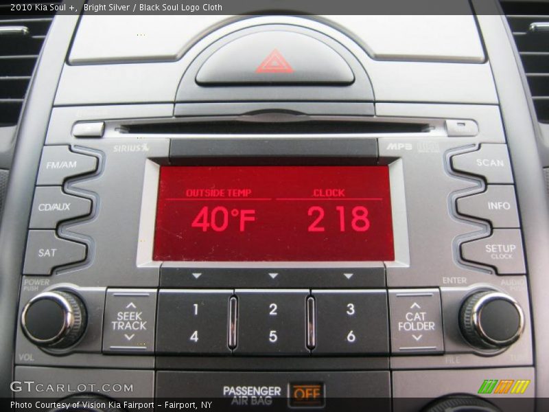 Bright Silver / Black Soul Logo Cloth 2010 Kia Soul +