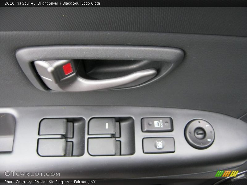 Bright Silver / Black Soul Logo Cloth 2010 Kia Soul +