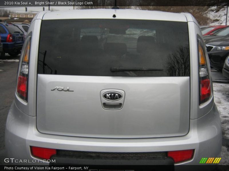 Bright Silver / Black Soul Logo Cloth 2010 Kia Soul +