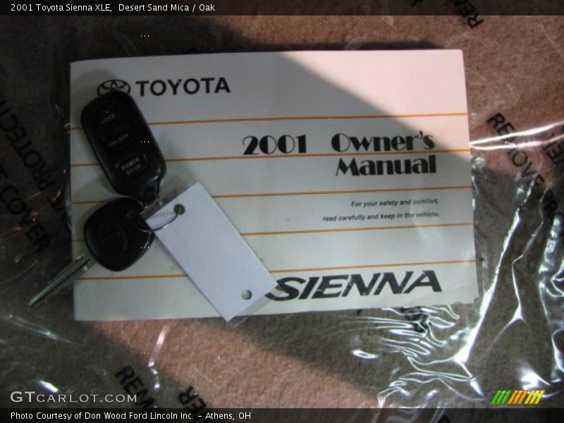 Desert Sand Mica / Oak 2001 Toyota Sienna XLE