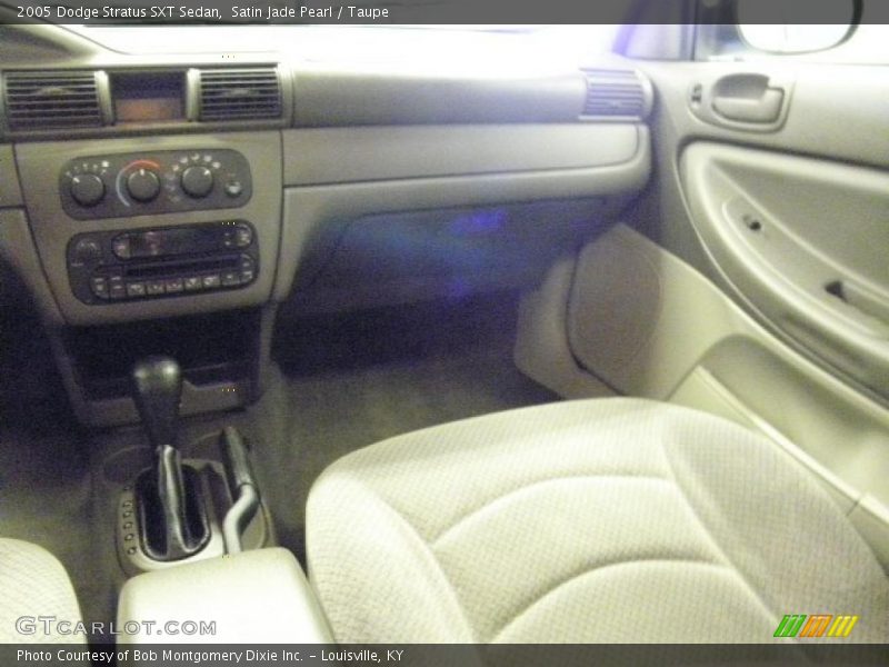 Satin Jade Pearl / Taupe 2005 Dodge Stratus SXT Sedan