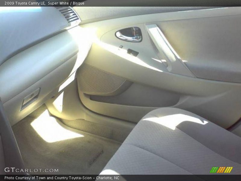 Super White / Bisque 2009 Toyota Camry LE