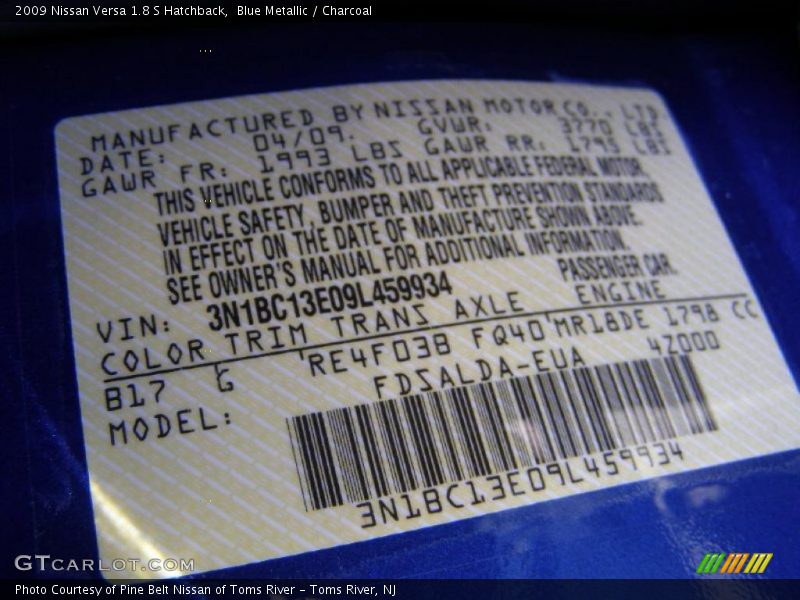 Blue Metallic / Charcoal 2009 Nissan Versa 1.8 S Hatchback
