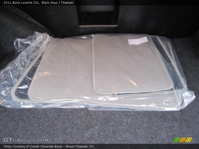 Black Onyx / Titanium 2011 Buick Lucerne CXL