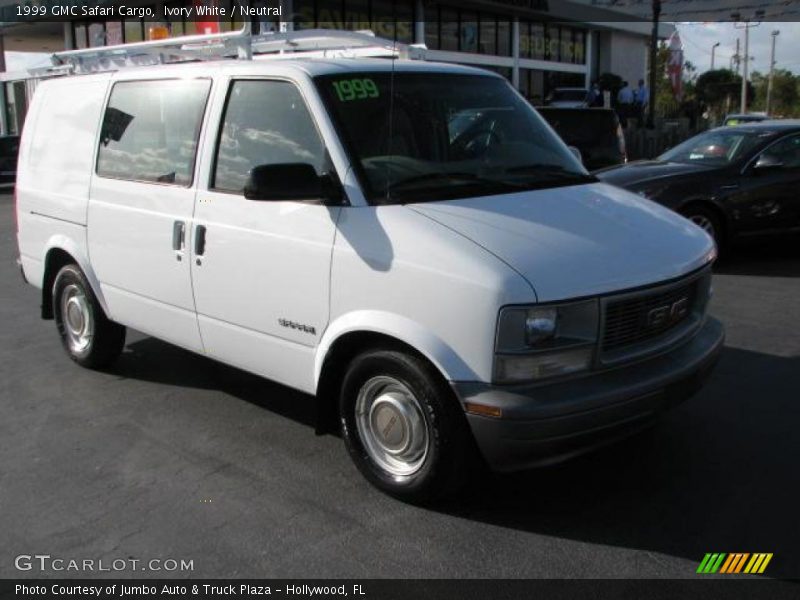 Ivory White / Neutral 1999 GMC Safari Cargo