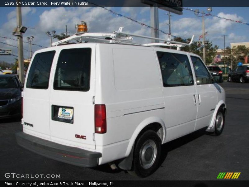 Ivory White / Neutral 1999 GMC Safari Cargo