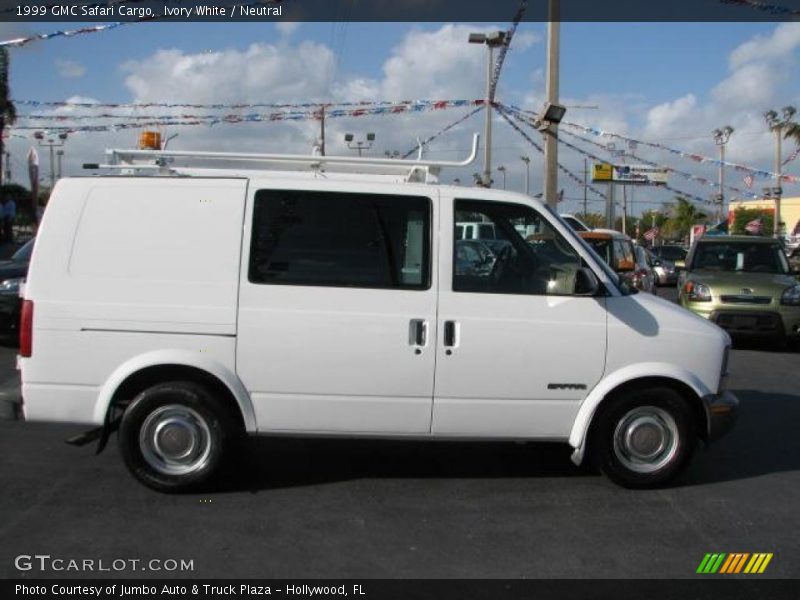 Ivory White / Neutral 1999 GMC Safari Cargo