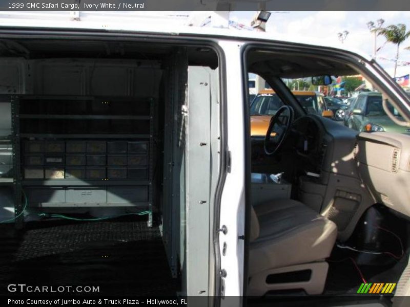 Ivory White / Neutral 1999 GMC Safari Cargo