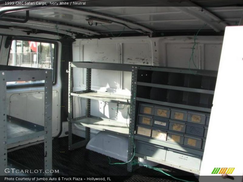 Ivory White / Neutral 1999 GMC Safari Cargo