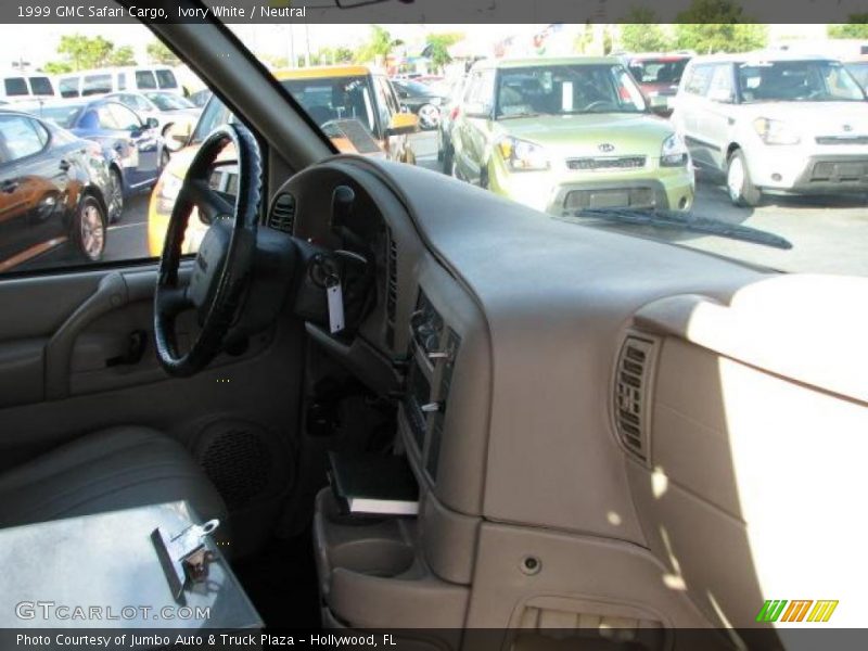 Ivory White / Neutral 1999 GMC Safari Cargo